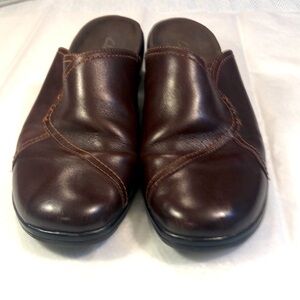 CLARKS MULES/CLOGS 9M BROWN LEATHER UPPERS USED